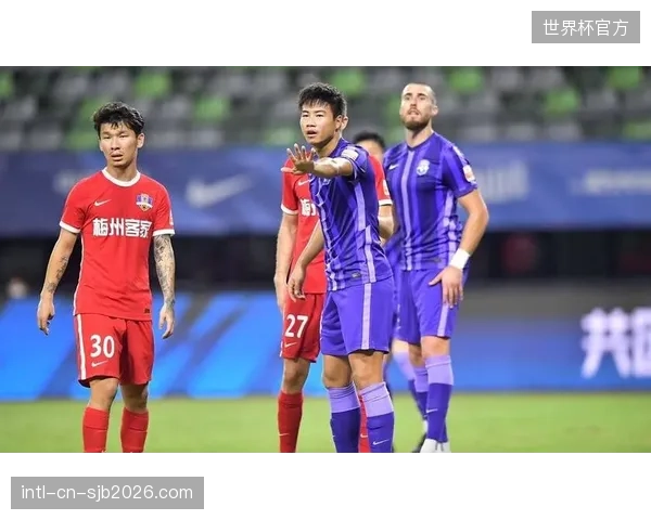 墨西哥队地面推进的传统风格面临考验，必须演练出更高效的破密集防守方案。